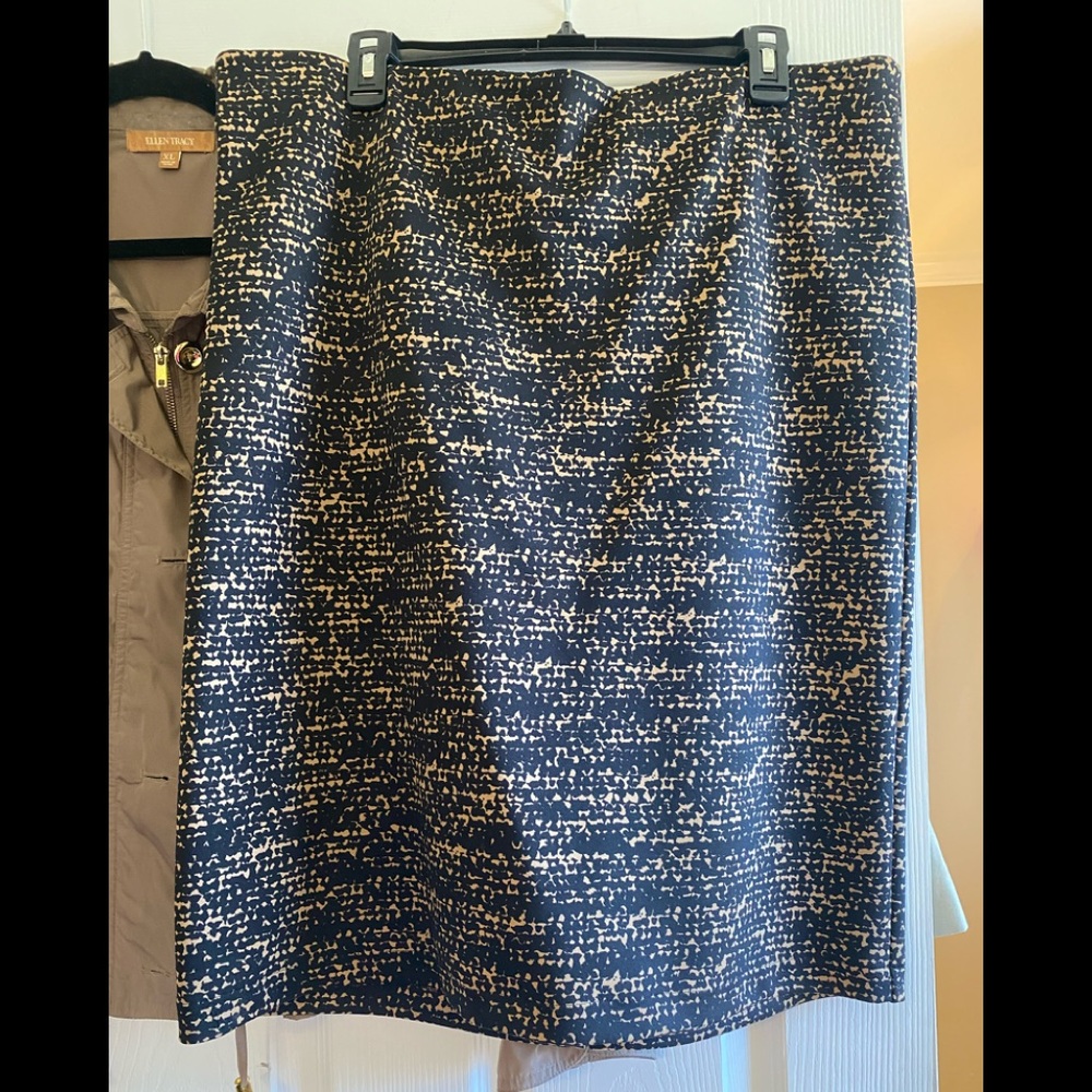 Vince Camuto straight pencil skirt